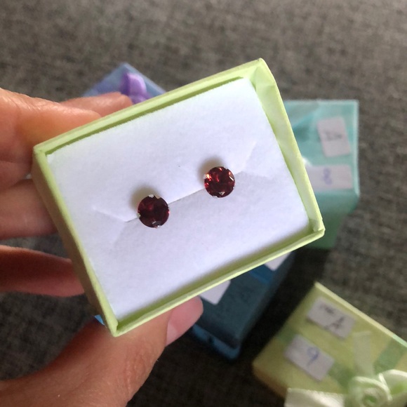 New 14K White Gold Garnet Earrings with COA - Picture 3 of 6